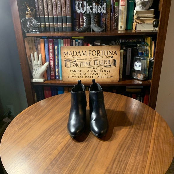 Boots - Picture 4 of 9